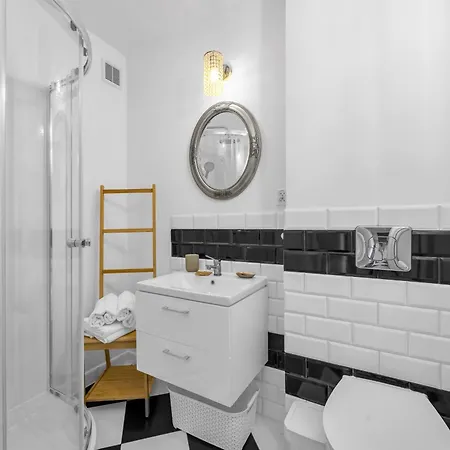 Wola - Train And Metro Nearby - By Rentujemy Apartamento