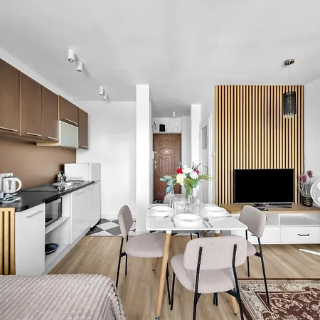 Apartamento Wola - Train And Metro Nearby - By Rentujemy Varsóvia